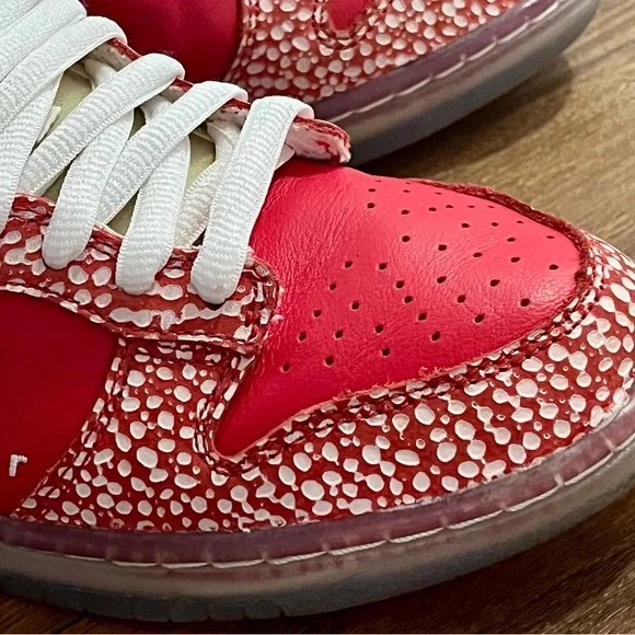 Nike stingwater dunksRed and White Patterned Sneakers Sz 4.5 men 6 women
